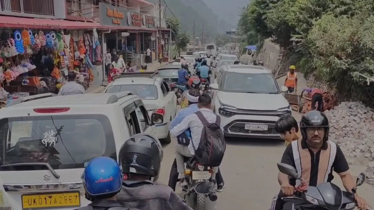 कैंचीधाम और नैनीताल में बिना बुकिंग टैक्सी बाइक पर रोक, भीड़ कंट्रोल करने के लिए प्रशासन ने उठाया बड़ा कदम
