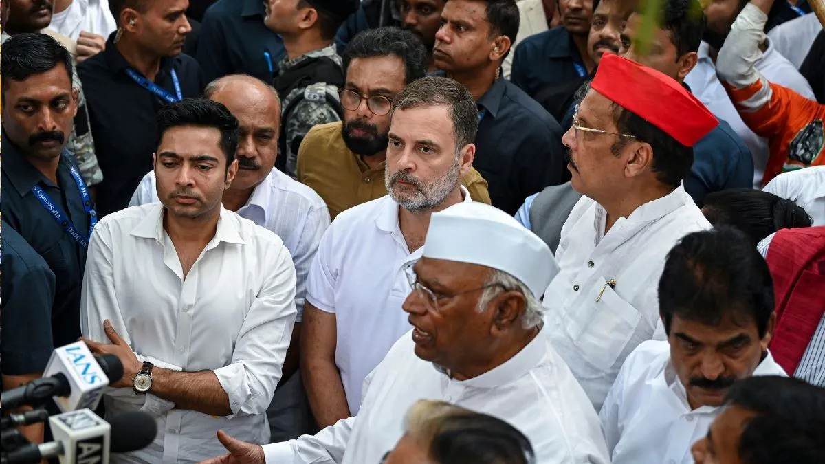 राष्टृपति ने इंडिया ब्लॉक के नेताओं को मिलने का दिया समय, राहुल गांधी-ममता बनर्जी समेत 10 नेता आज करेंगे मुलाकात