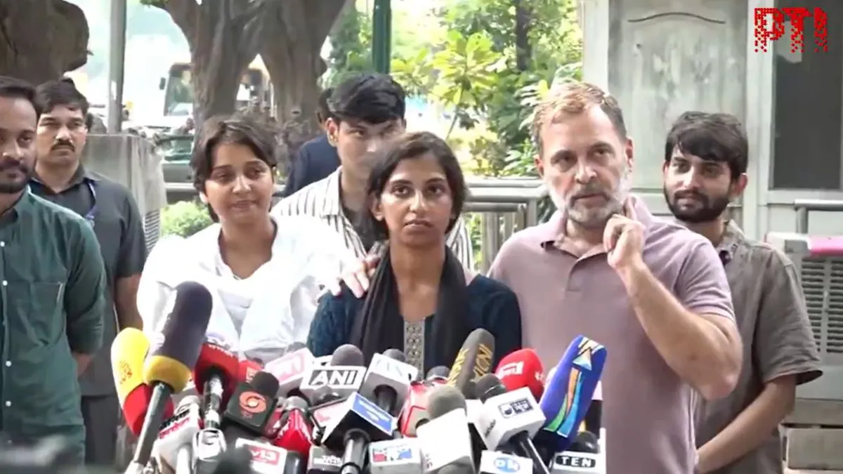 राहुल गांधी का दावा-''पुलिस ने प्रदर्शनकारी छात्रों को बेरहमी से पीटा, छात्रा की एक कान से सुनने की क्षमता चली गई''