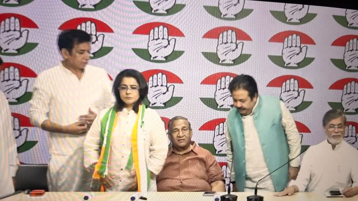 दिल्ली में आदमी आदमी पार्टी को बड़ा झटका, पार्टी प्रवक्ता प्रियंका कक्कड़ कांग्रेस में शामिल