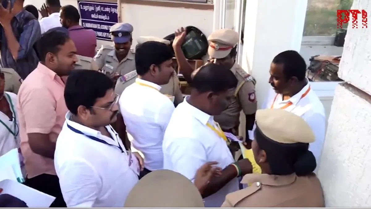 LIVE: धारापुरम में बड़ा उलटफेर, दूसरे राउंड की गिनती में AIADMK आगे निकली, मदुरंताकम में TVK ने बनाई बढ़त