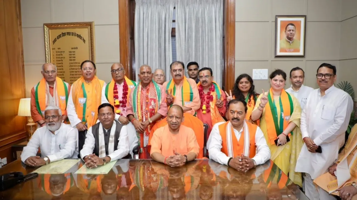 उत्तर प्रदेश में राज्यसभा के लिए बीजेपी के आठ उम्मीदवारों ने नामांकन दाखिल किया