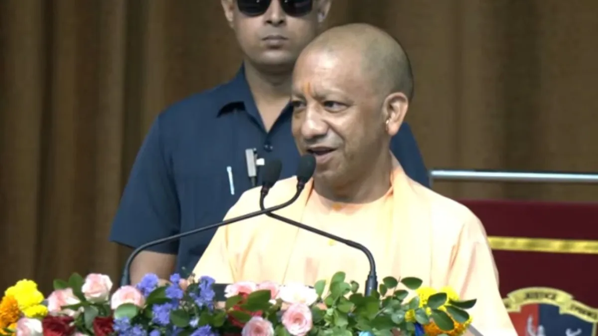 CM योगी ने सुनाई भू-माफिया से जमीन वापस लेने की कहानी, बताया कैसे बना फॉरेंसिक साइंस इंस्टीट्यूट