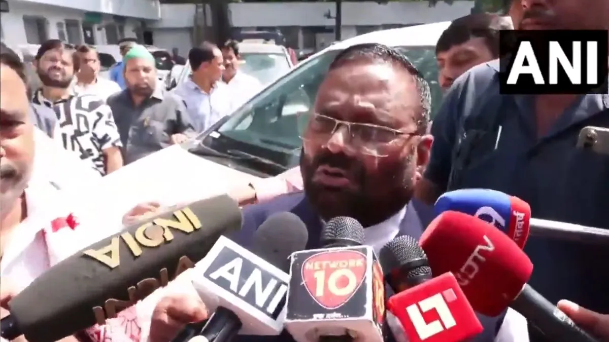 कांग्रेस नेता राहुल गांधी से मिले स्वामी प्रसाद मौर्य, INDIA गठबंधन में शामिल होने का किया ऐलान