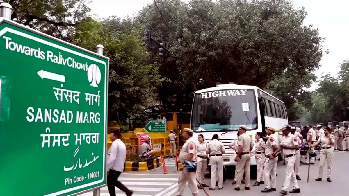 दिल्ली पुलिस को 7 हजार प्रदर्शनकारियों के पहुंचने का अंदेशा, अधिकारी बोले- संयम बरतें सुरक्षाकर्मी