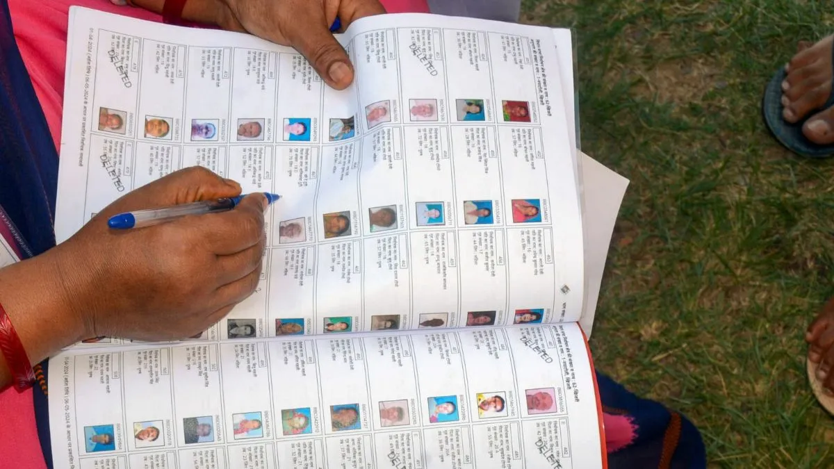 वोटर लिस्ट से नाम कट गया तो फिर मिलेगा मौका! यूपी में 2 करोड़ से ज्यादा वोटरों की होगी जांच