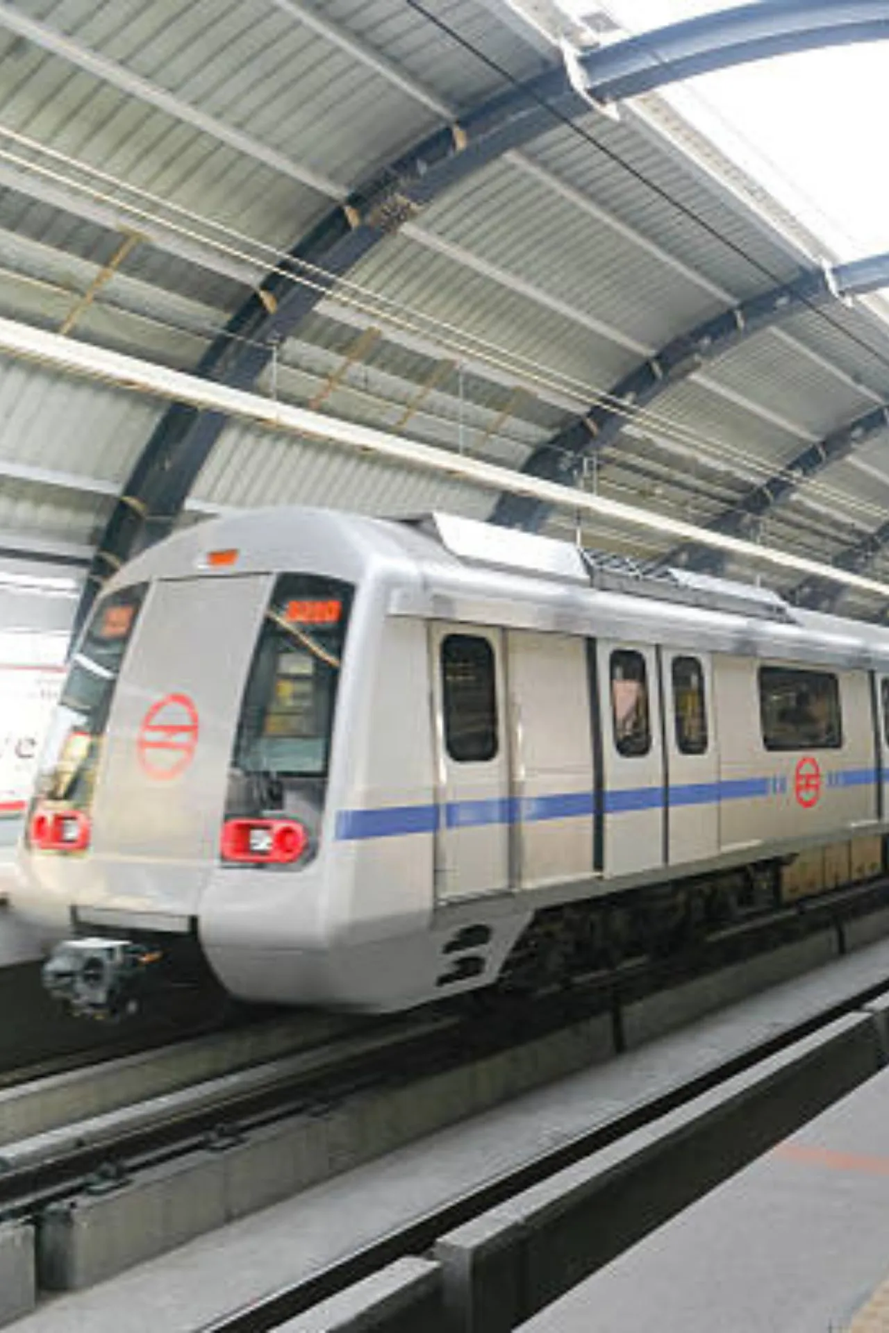 ट्रेन की तरह मेट्रो 24 घंटे क्यों नहीं चलती है?