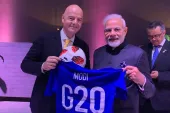 फीफा अध्यक्ष से प्रधानमंत्री मोदी, भेंट की स्पेशल फुटबाल जर्सी, देखें तस्वीरे- India TV Hindi