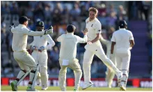 Sam Curran celebrates with other team mates- India TV Hindi