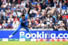 भारत बनाम न्यूजीलैंड: भारत के लिए बुरी खबर, चोट के चलते गेंदबाजी छोड़ मैदान से बाहर गए हार्दिक पांड्- India TV Hindi
