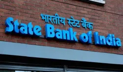 SBI ने किया अपना बचाव, कहा शीर्ष कंपनियों को दिया गया कर्ज नियमों के दायरे में- India TV Paisa