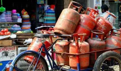 ऑयल कंपनियां EMI पर देगी नया गैस कनेक्शन, ऑनलाइन कर सकेंगे LPG सिलेंडर का भुगतान- India TV Paisa