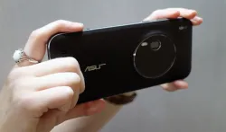 asus zenfone zoom is a smartphone with 3x optical zoom...- India TV Hindi