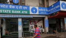 1 अप्रैल से अपना ही पैसा निकालने पर SBI वसूलेगा हर ट्रांजेक्शन पर 50 रुपए, जानिए और क्या हुआ बदलाव- India TV Paisa