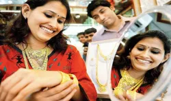 Gold Extends Gains: सोना छह हफ्ते की ऊंचाई पर, 200 रुपए बढ़कर गोल्‍ड की कीमत 29,450 रुपए/10 ग्राम- India TV Paisa