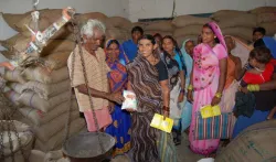 खाद्य मंत्री रामविलास पासवान ने राज्यों से कहा, आरक्षण नीति के तहत हो राशन की दुकानों का आवंटन- India TV Paisa