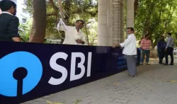 11,000 करोड़ रुपए जुटाने के लिए SBI ने शुरू की शेयर बिक्री, ICICI बैंक बेचेगा बीमा बिजनेस में अपनी हिस्‍सेदारी- India TV Paisa