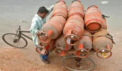 बिना सब्सिडी वाले LPG सिलेंडर के दाम 73.50 रुपए बढ़े, शुक्रवार से लागू हुईं नई कीमत- India TV Paisa