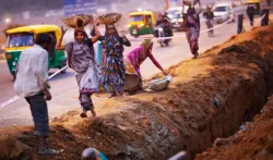 दिहाड़ी मजदूरों को मिल सकती है प्रॉविडेंट फंड और इंश्योरेंस की सुविधा, अप्रैल से शुरू हो सकती है योजना- India TV Paisa