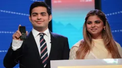 akash and isha ambani- India TV Paisa