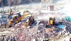 Jammu-and-Kashmir-30-houses-shops-razed-in-Rajouri- India TV Hindi