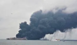 Explosion on Iranian oil tanker forces rescue team to...- India TV Hindi