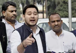 Nitish-Kumar-govt-conspiring-to-poison-my-food-Tejashwi-Yadav- India TV Hindi