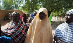 Falmata Abubakar, centre, one of the kidnapped girls from Dapchi | AP Photo- India TV Hindi