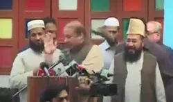 Shoes hurled at Nawaz Sharif in Lahore madrassa- India TV Hindi