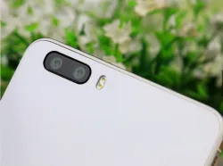 <p>dual rear camera</p>- India TV Paisa