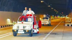 modi on open jeep- India TV Paisa