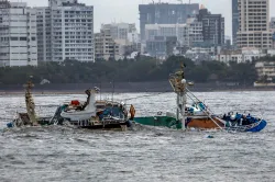 Mumbai: Floating restaurant Ark Deck Bar sinks near Bandra-Worli sea link- India TV Hindi