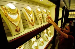 Gold price falls below Rs 32000 on weak demand- India TV Paisa