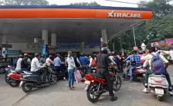 Oil companies can further cut petrol and diesel price at crude oil falls to 10 week low- India TV Paisa