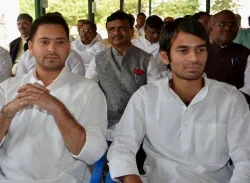 <p>tejashwi yadav and tej pratap yadav</p>- India TV Hindi