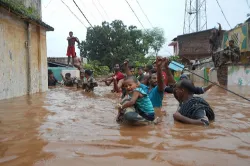 पूरे देश में मानसून बना आफत; गुजरात, उत्तराखंड, महाराष्ट्र में बाढ़ जैसे हालात- India TV Hindi