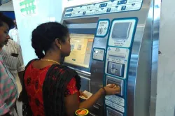 <p>Some ticket vending machines not recognising new notes:...- India TV Hindi