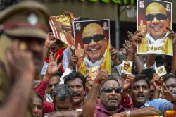 <p>DMK supporters gather near the Kauvery Hospital where...- India TV Hindi