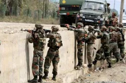 One cop martyred in grenade attack on police station by militants in J&K's Shopian- India TV Hindi