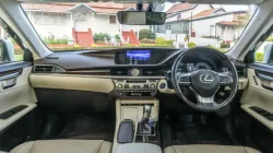 Lexus Es 300h- India TV Paisa