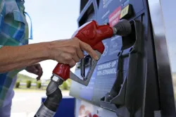 Petrol and Diesel prices can rise further as crude oil rose to fresh 4 years high level- India TV Paisa