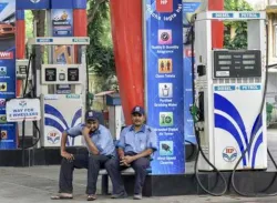 <p>Delhi: Strikes hit transport services, commuters face...- India TV Hindi