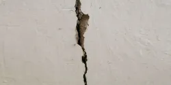 Crack in Building- India TV Hindi