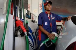 Oil companies shares fall 25-28 per cent after governments decides to cut petrol and diesel prices - India TV Paisa