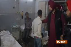 Amritsar Train Accident: घायलों से मिलने अस्पताल पहुंचे नवजोत सिंह सिद्धू, किया पत्नी का बचाव- India TV Hindi