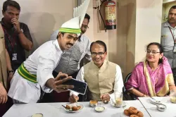 <p>Madhya Pradesh Chief Minister Shivraj Singh Chouhan with...- India TV Hindi