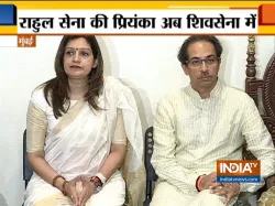 Priyanka Chaturvedi Joins Shiv Sena in presence of Uddhav Thakre in Mumbai- India TV Hindi