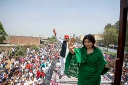 <p>dimple yadav and akhilesh yadav</p>- India TV Hindi