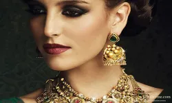 Gold gains Rs 305 on jewellers' buying- India TV Paisa