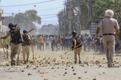 Karnal Stone Pelting- India TV Hindi